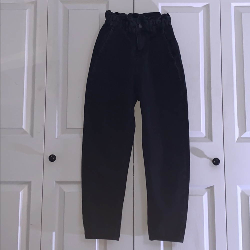 Black cinched loose jeans